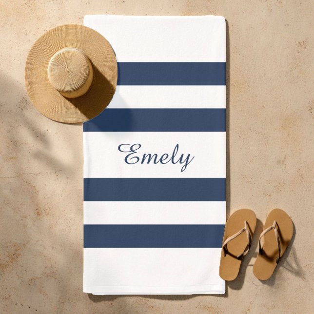 Toalla De Playa Nombre De Patrón Elegante Moderno De Rayas Azul Y  (Modern Elegant Blue And White Stripes Pattern Name Beach Towel)
