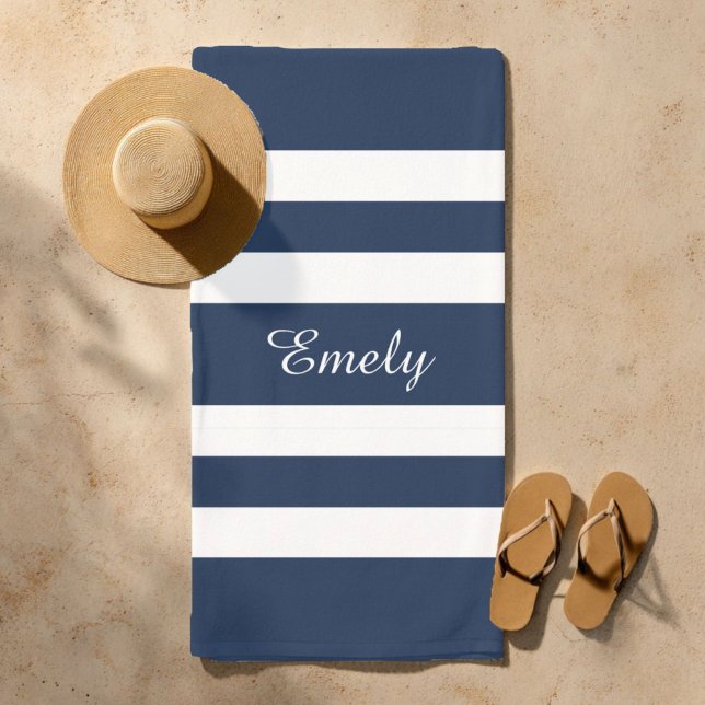 Toalla De Playa Nombre De Patrón Elegante Moderno De Rayas Azul Y  (Modern Elegant Blue And White Stripes Pattern Name Beach Towel)