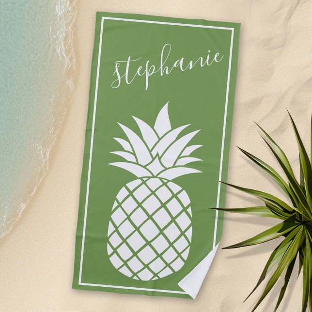 Toalla De Playa Nombre manuscrito de piña y verde caprichoso (Personalized beach towel with a pineapple and name)