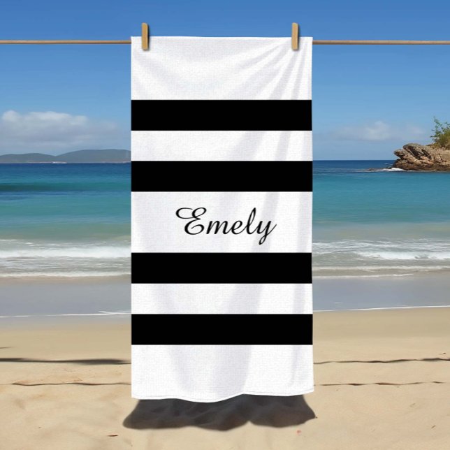 Toalla De Playa Nombre Moderno Del Patrón De Rayas Blancas Y Negro (Modern Black And White Stripes Pattern Beach Towel)