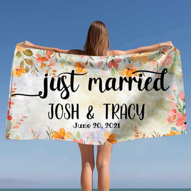 Toalla De Playa Nombres Personalizados Recién Casados (Watercolor Floral Personalized Names Just Married Beach Towel)