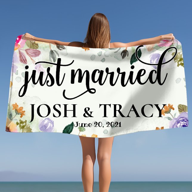 Toalla De Playa Novia y novio, esposa y maridito, recién casada (Bride and Groom, Wifey and Hubby, Just Married Beach Towel)