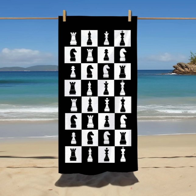 Toalla De Playa Patrón Blanco Y Negro De Los Juegos De Ajedrez (Chess Game Figures Black And White Pattern Beach Towel.)