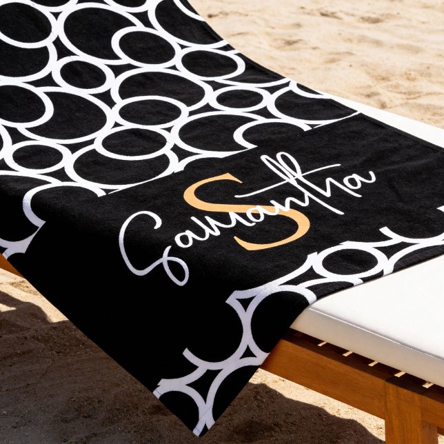 Toalla De Playa Patrón de círculo blanco y negro con monograma (black and white personalized beach towel)