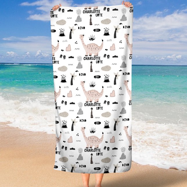 Toalla De Playa Patrón de dinosaurios con nombre personalizado (Dinosaur Pattern with Custom Name Beach Towel)