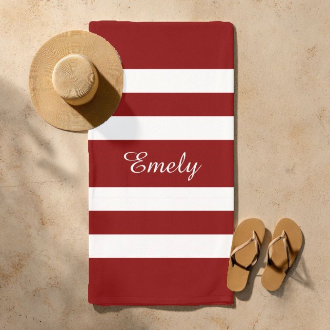 Toalla De Playa Patrón de rayas rojas moderno (Custom Name Name Modern Red Striped Pattern Beach Towel)