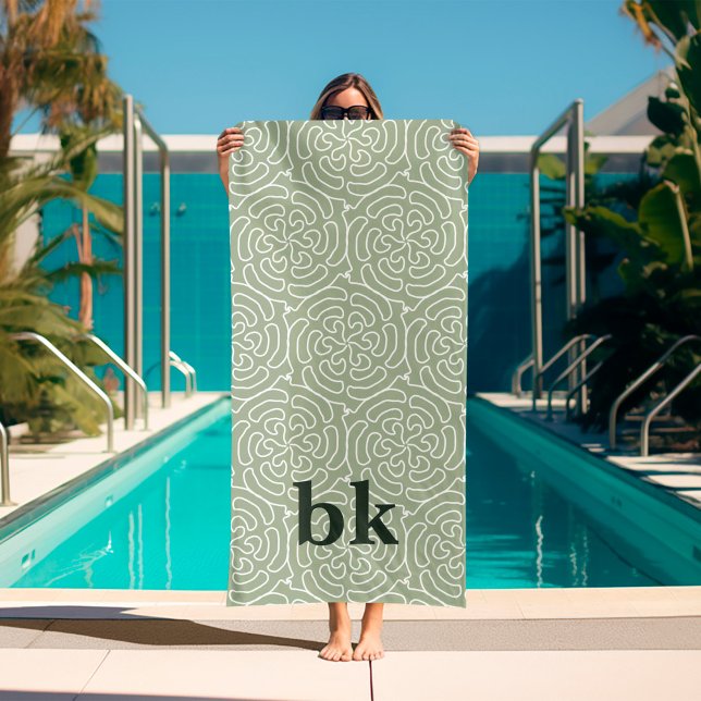Toalla De Playa Patrón verde sabio moderno monogramado (sage green pattern beach towel with monogram)