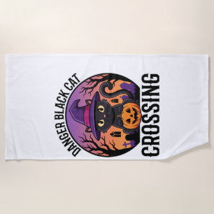 Toalla De Playa Peligro de Halloween Gato Negro Cruzando