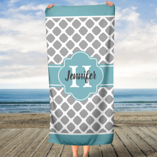 Toalla De Playa Personalizado Aqua Gray Quatrefoil Monograma