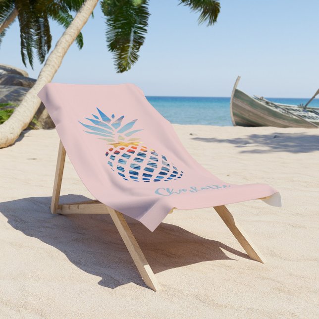 Toalla De Playa Personalizado de piñas tropicales de verano de Rub (Personalized Tropical Pineapple Blush Pink Beach Towel)
