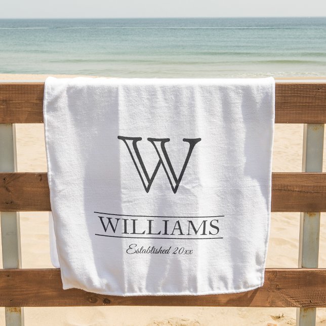 Toalla De Playa Personalizado Elegant Classiant Monogram Nombre de (Celebrate your family with this elegant beach towel that has your monogram and name.)