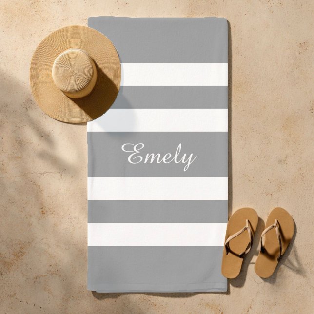 Toalla De Playa Piscina de rayas grises de nombre moderno (Modern Name Gray Striped Pool Beach Towel)