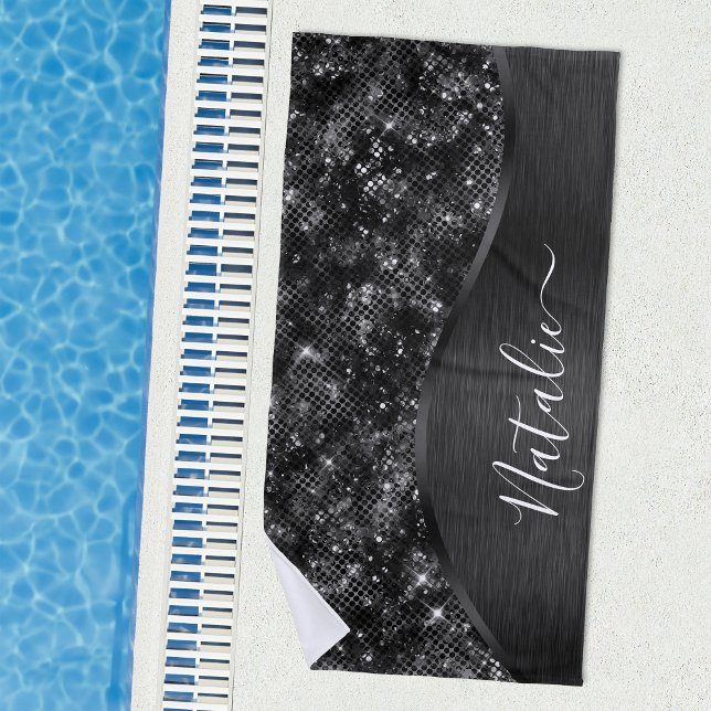 Toalla De Playa Purpurina negro metálico personalizado (Be bold and beautiful with this personalized beach towel that sparkles in metallic black.)
