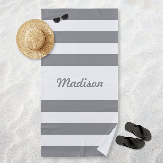 Toalla De Playa Rayas blancas y grises finas personalizadas (Cute Grey and White Stripes Personalized Beach Towel)