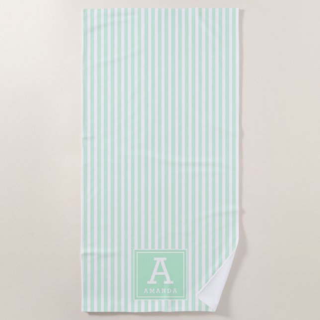 Toalla De Playa Rayas de Cabaña Verde Menta con Iniciales Monogram (Anverso)