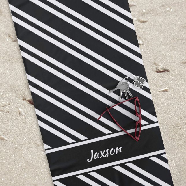 Toalla De Playa Rayas negras y blancas personalizadas (Personalized Black & White Striped Beach Towel)