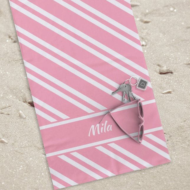 Toalla De Playa Rayas rosas y blancas personalizadas de Bonito (Pink and White Striped Customizable Beach Towel)