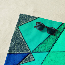 Toalla De Playa Recortes triangulares verdes sobre fondo azul, ásp