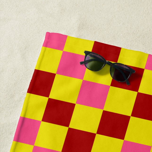 Toalla De Playa Red Yellow Pink Checkered Pattern Design  (In situ)