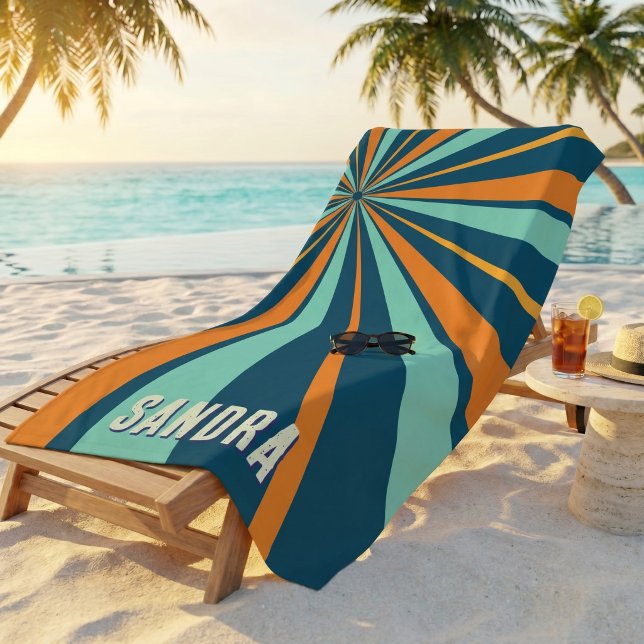 Toalla De Playa Retro Explosión de Sol Personalizado Nombre Groovy (Retro Sunburst Custom Name Groovy Vintage Radial Beach Towel)