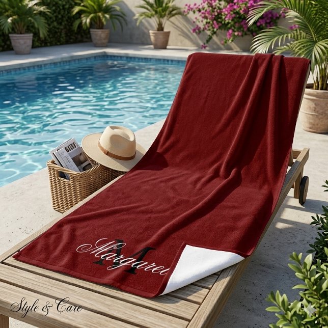 Toalla de playa roja profunda personalizada con no (Custom Deep Red Beach Towel with Name and Initial)