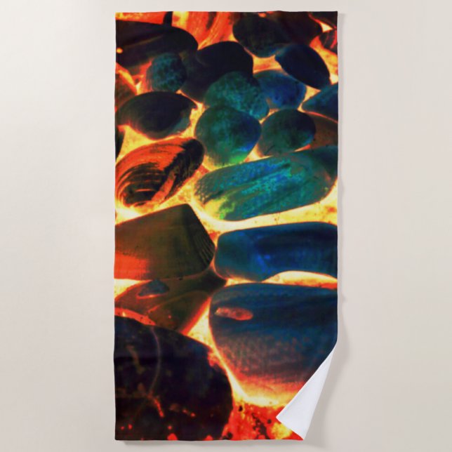 Toalla De Playa Sea oyster shell on red-hot volcanic lava or ember (Anverso)