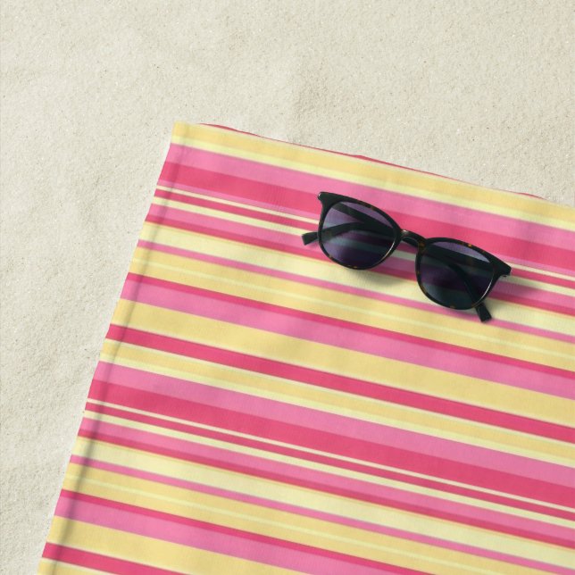 Toalla de playa Spring Pink & Yellow Stripe (In situ)
