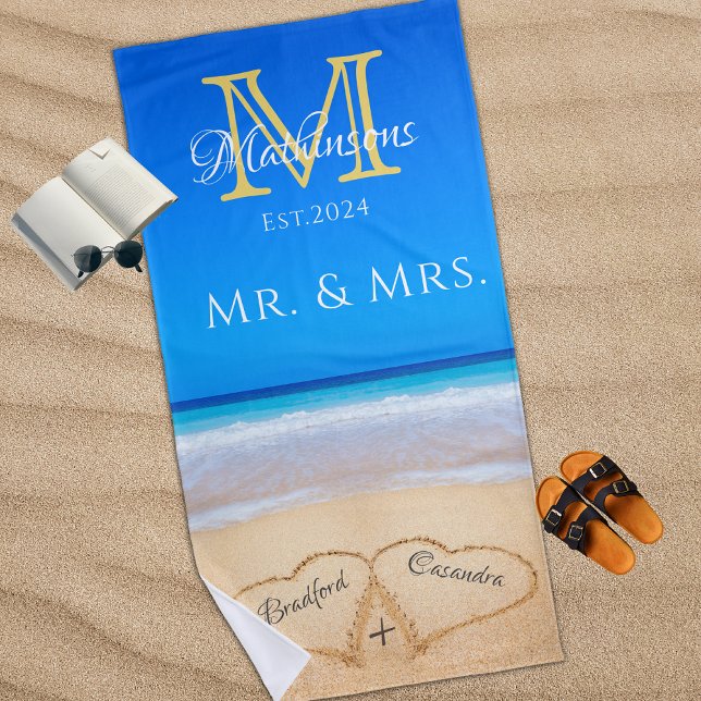 Toalla De Playa Sr. Sra. Beach Wedding Hearts Sand Family Monogram (Subido por el creador)