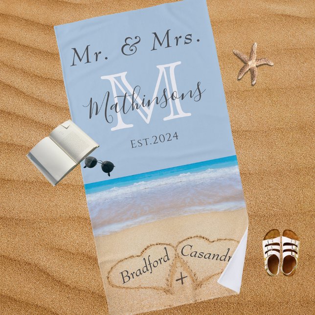 Toalla De Playa Sr. Sra. Beach Wedding Hearts Sand Family Monogram (Subido por el creador)