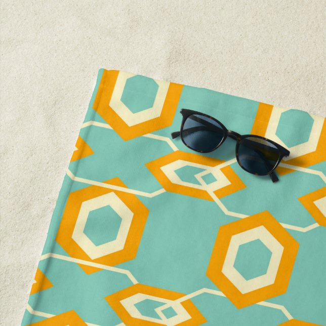 Toalla De Playa Stylized geometric pattern in bold orange hexagon (In situ)