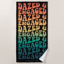 Toalla De Playa Texto personalizado degradado retro Dazed Engaged