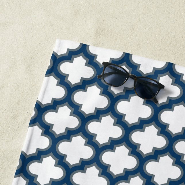 Toalla De Playa Trellis azul blanco y naval, Entramado, Quatrefoil (In situ)