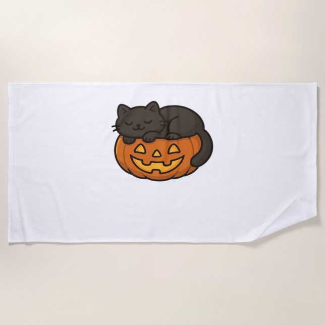 Toalla De Playa Un gato negro somnoliento en una calabaza de Hallo (Anverso)