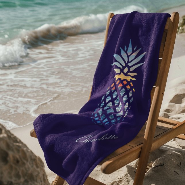 Toalla De Playa Vacaciones de Personalizado de piña de la playa de (Purple Bluish Pineapple Vacation Beach Towel)