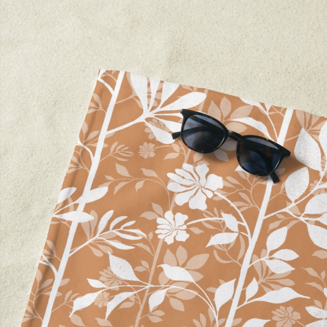 Toalla De Playa Vines of Quiet Joy XL white botanical silhouette (In situ)