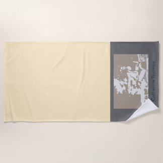 Toalla De Playa young woman in a yoga pose