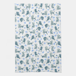 Toalla de té azul silenciada de los caniches