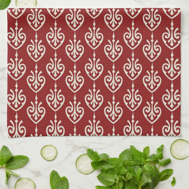Toalla floral roja y poner crema del paño de la (Doblado)