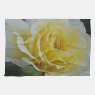 toalla rosa blanca y amarilla