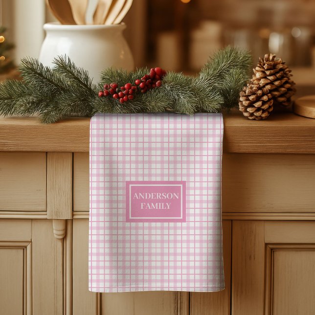 Toalla Rosa Personalizada Clásica con Estilo Tartá (Personalized Light Pink Towel Classic Tartan Look)