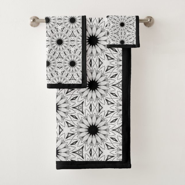 Toallas de baño con motivos florales elegantes en  (In situ)