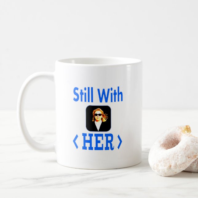 Todavía con SU taza de café del #StillWithHer (Con donut)