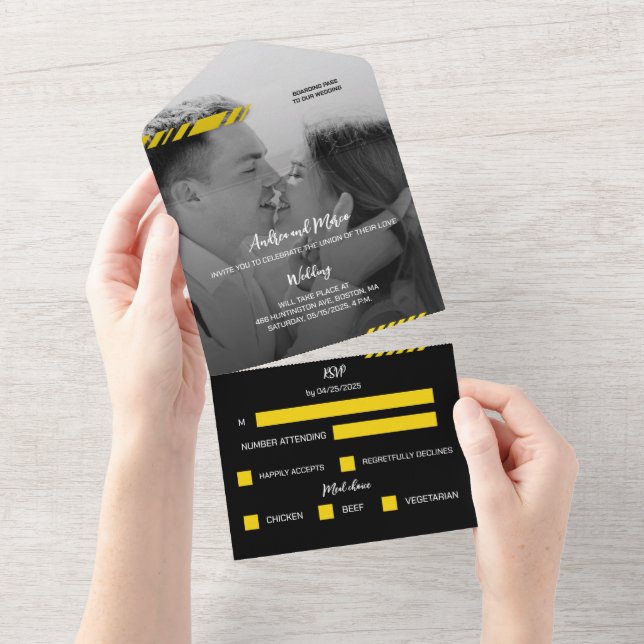 Todo En Uno Acompañamiento amarillo con invitación a una boda (desgarro)