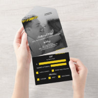 Acompañamiento amarillo con invitación a una boda