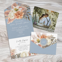 Invitación integral floral de melocotón azul polvo