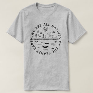 TODOS SOMOS NATIVOS DE LA TIERRA PLANETA. Camiseta
