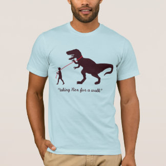tomando a Rex para una camiseta del paseo -