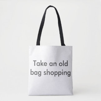 Tome compras del bolso viejo. Compras frescas