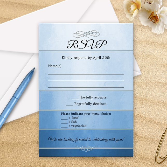 Tono de rayas azules en tarjeta RSVP de boda de to (RSVP card featuring a watercolor effect blue striped tone on tone design with a silver lining)
