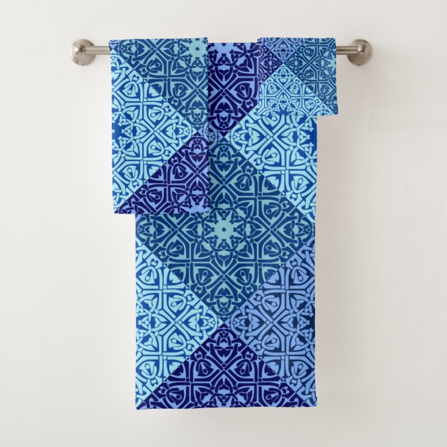 Tonos azules de la toalla de baño (In situ)